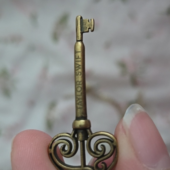 Taylor Swift Capture It Remember It Key Necklace - Picture 5 of 6